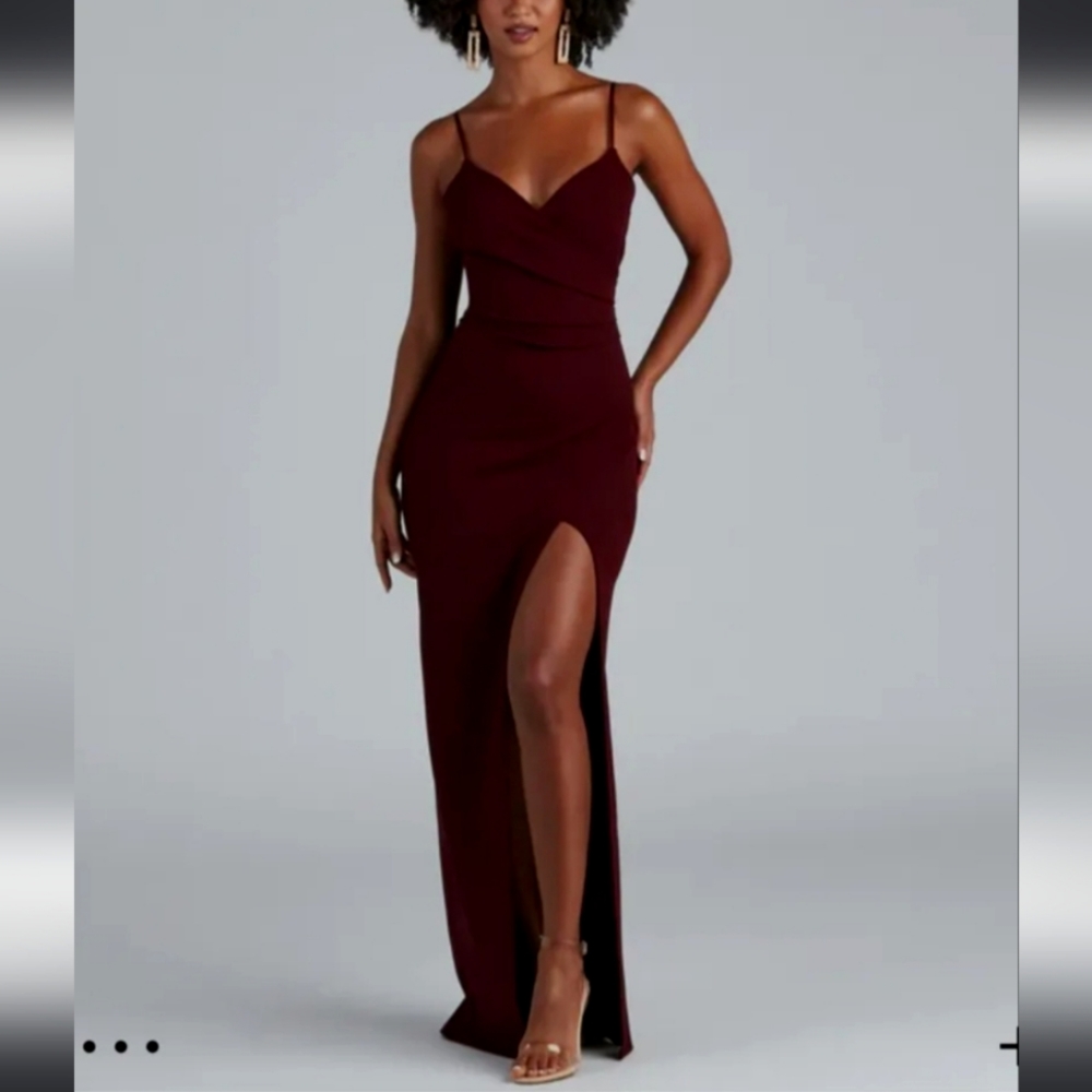 Windsor Dress, Size Small, Burgundy.
